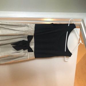 Sz 4 The limited dress. Cute bow detail at waist